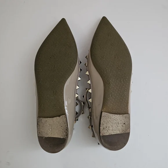 Valentino Garavani EU37 Rockstud Flats / Nude Patent Leather / Great Condition